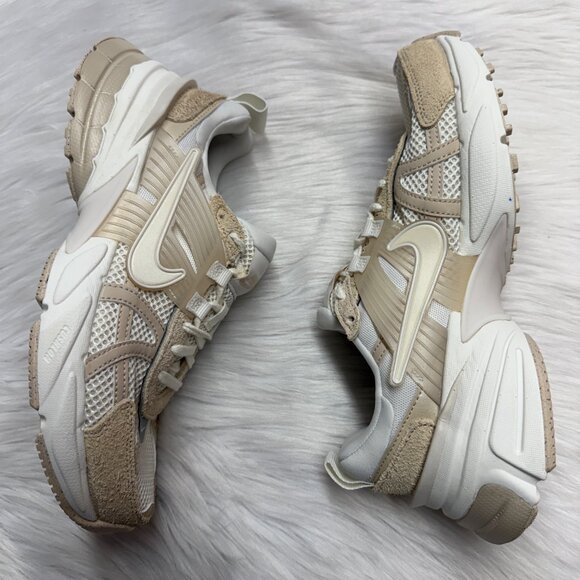 Nike V2K Run Sail Sand Drift Womens Running Shoes HV3917-133 NEW Multi Sz - Picture 2 of 4